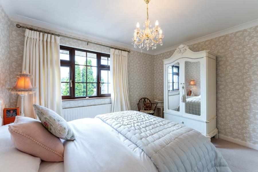 3 Lynnehurst Park