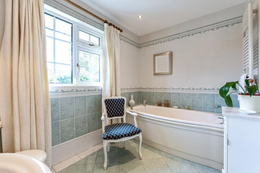 3 Lynnehurst Park