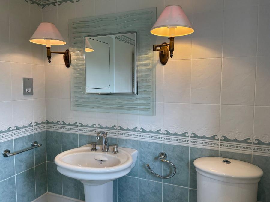 3 Lynnehurst Park