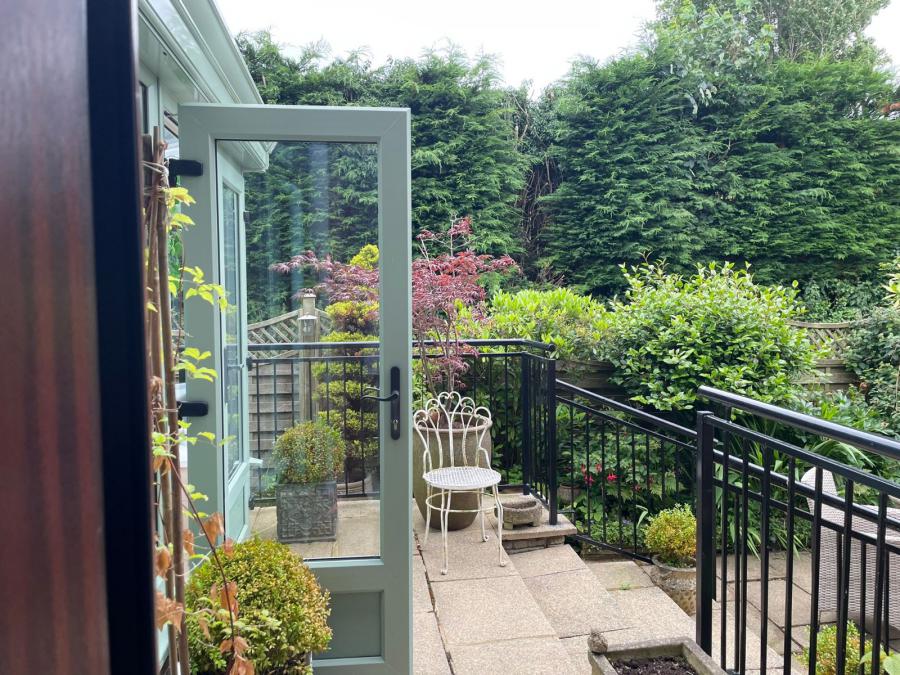 3 Lynnehurst Park