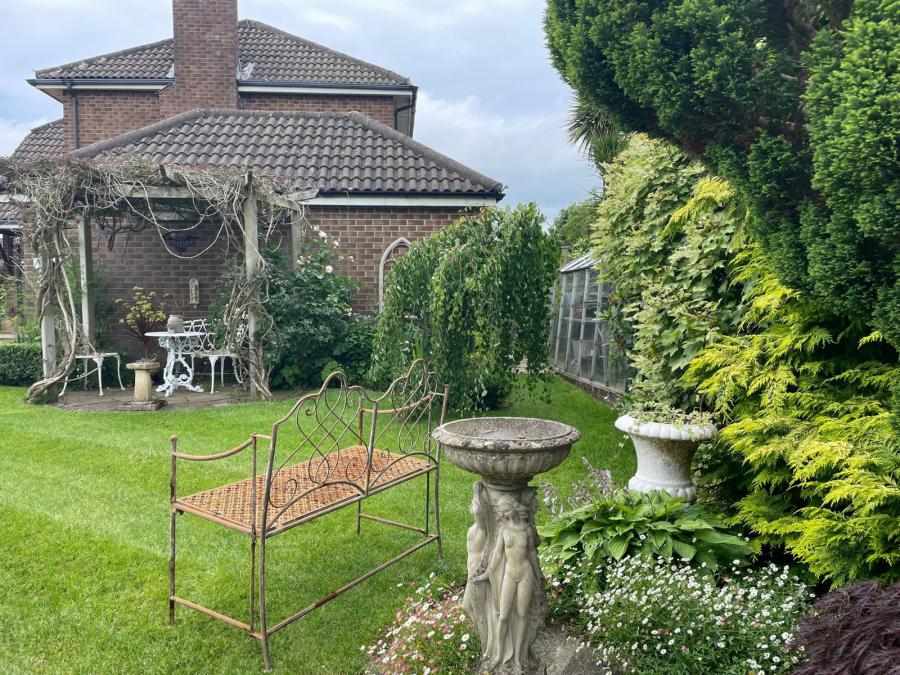 3 Lynnehurst Park