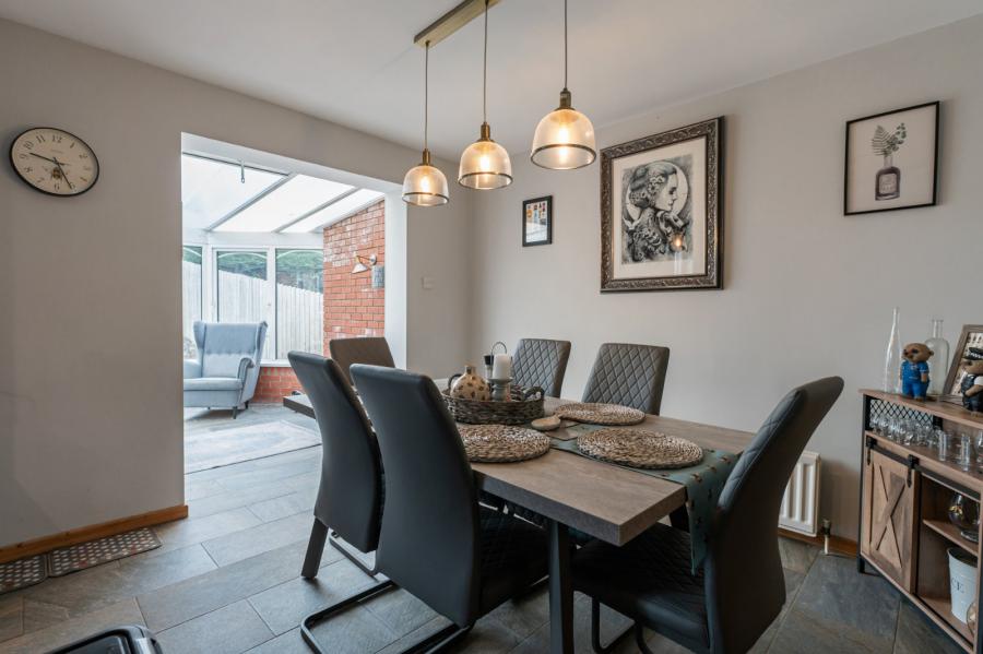 6 Priory Close