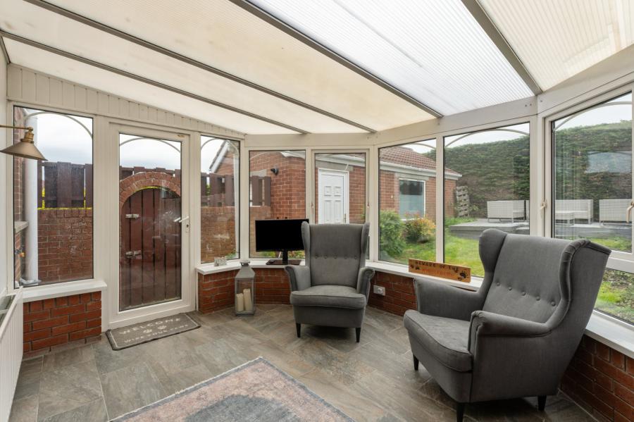 6 Priory Close