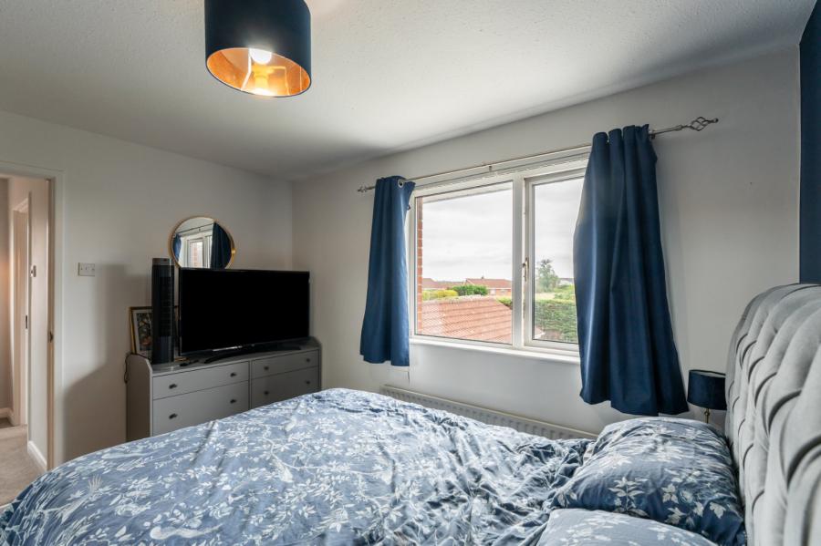 6 Priory Close