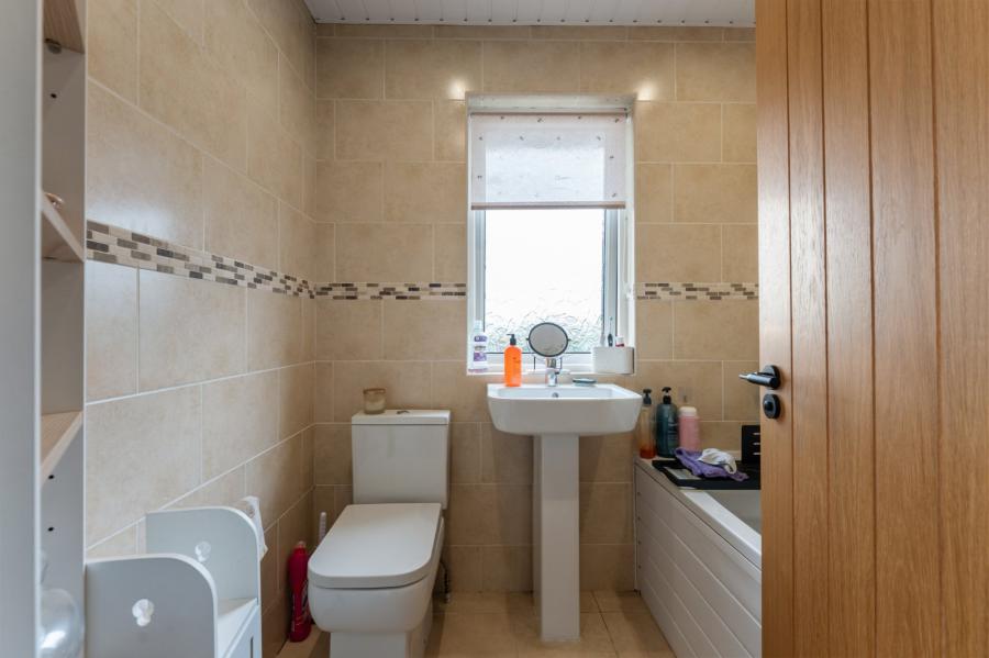 6 Priory Close