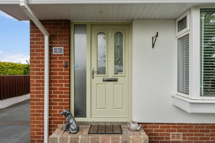 6 Priory Close