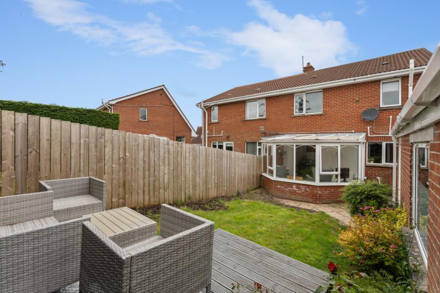 6 Priory Close