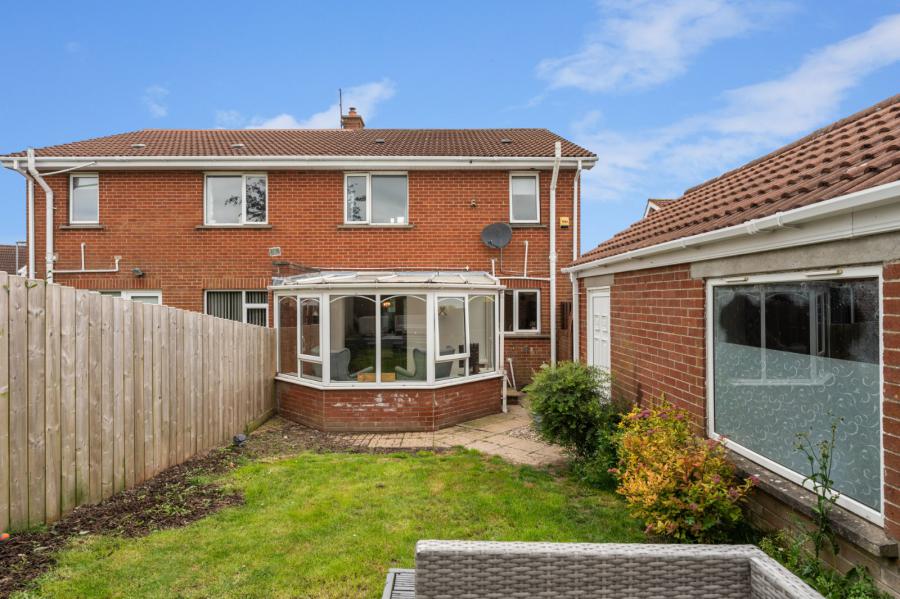 6 Priory Close
