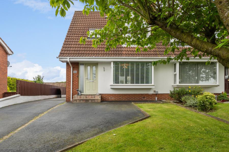 6 Priory Close