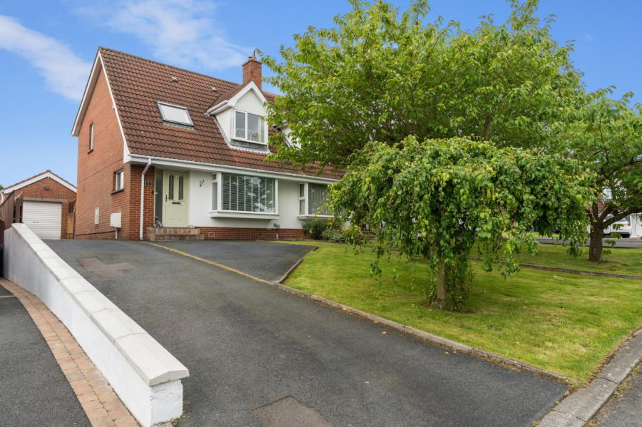 6 Priory Close