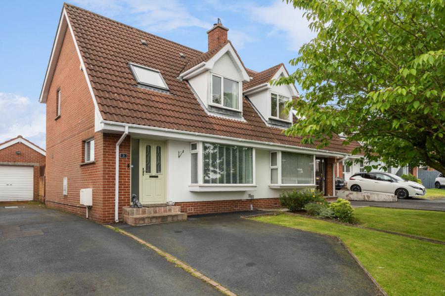 6 Priory Close