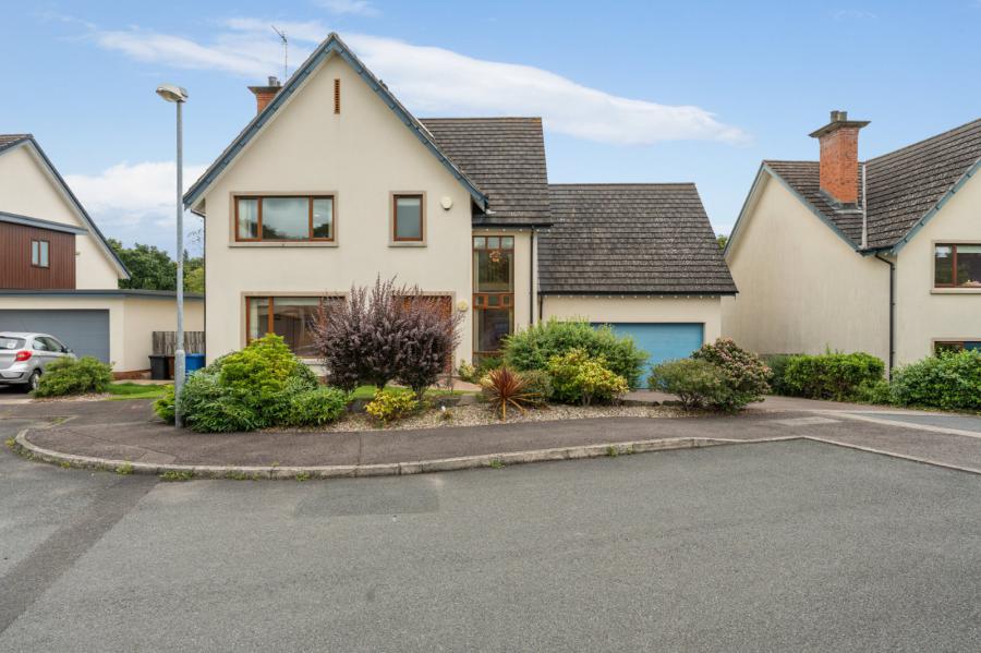 17 Helensview Park