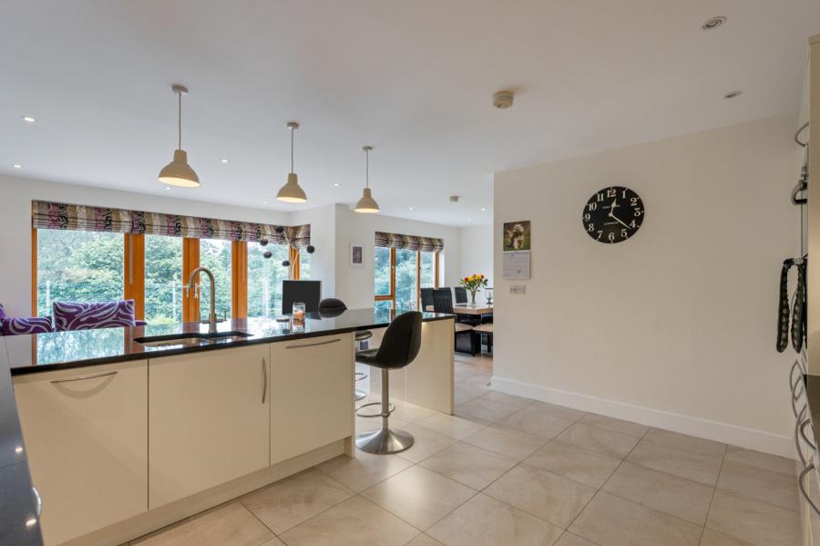 17 Helensview Park