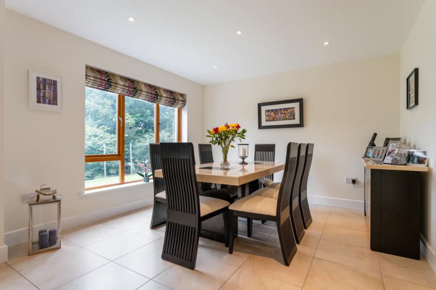 17 Helensview Park