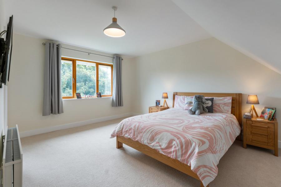17 Helensview Park