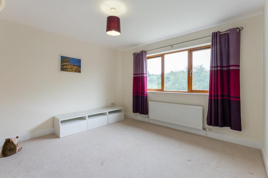 17 Helensview Park