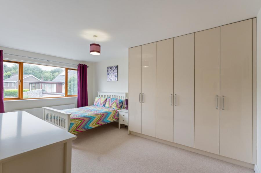 17 Helensview Park