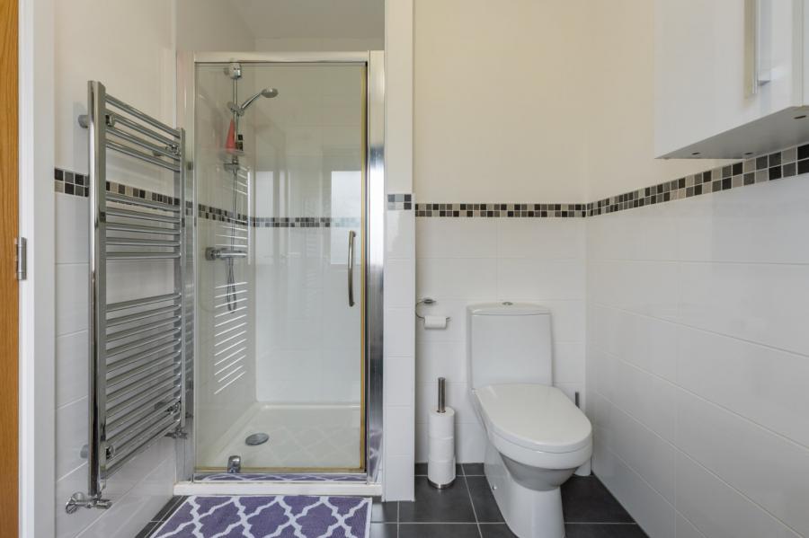 17 Helensview Park