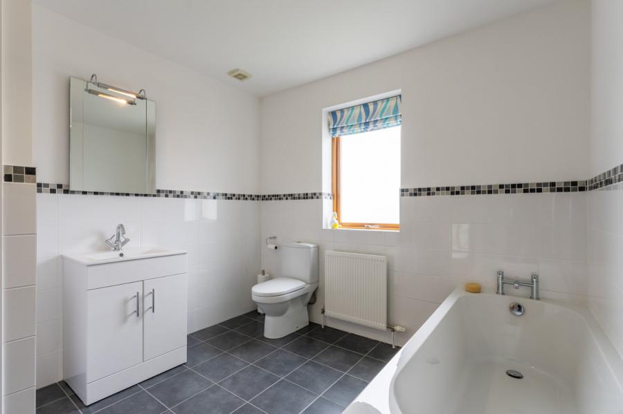 17 Helensview Park