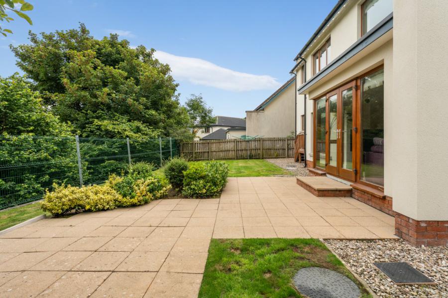17 Helensview Park