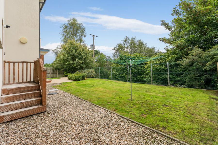 17 Helensview Park