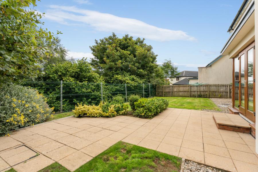 17 Helensview Park