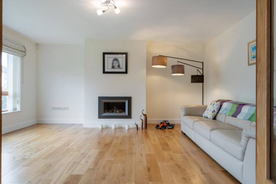 17 Helensview Park