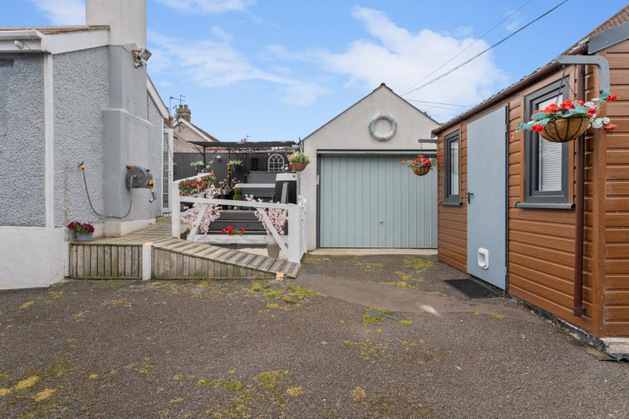 9 Strand Park