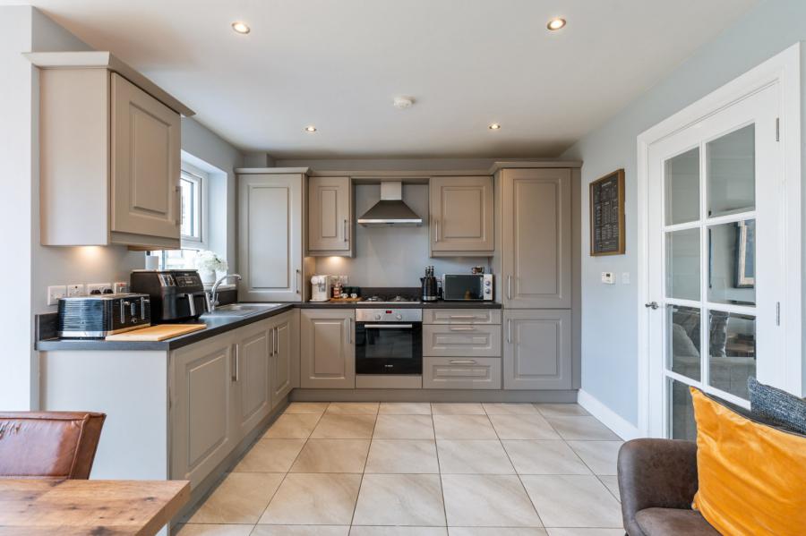 6 Bridgelea Way