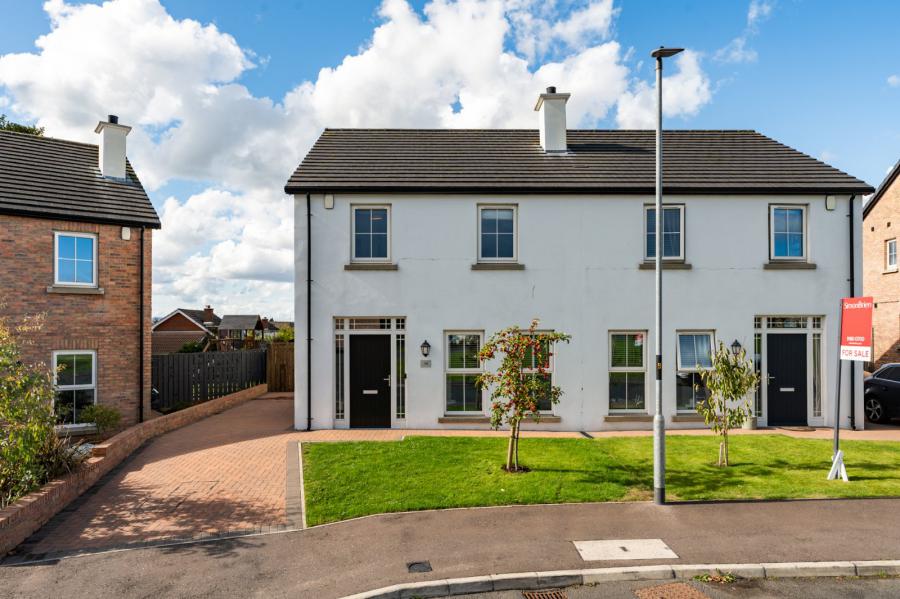 38 Ballyhenry Manor