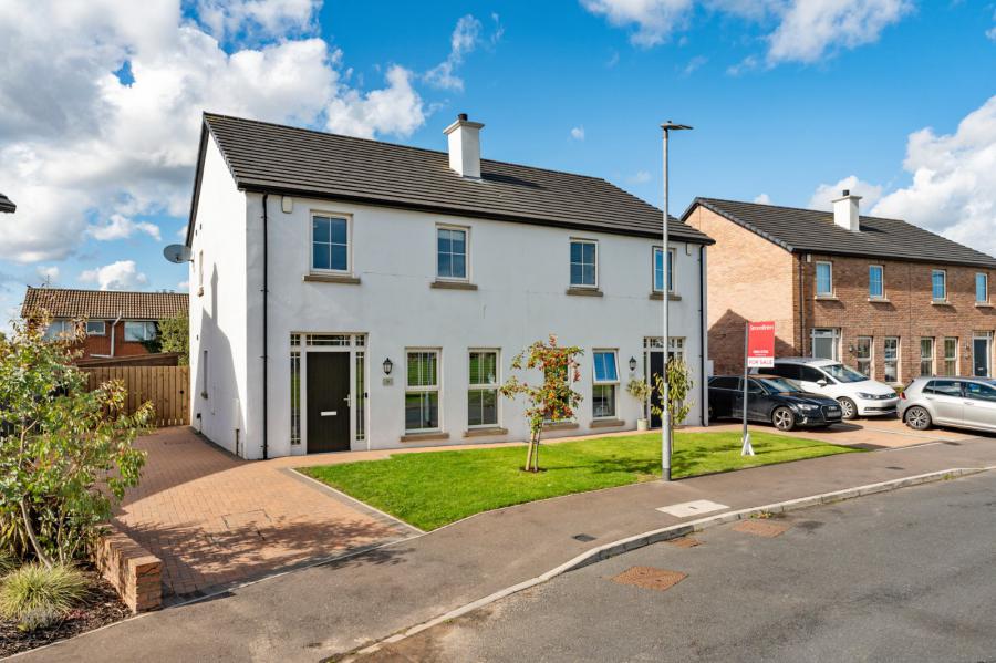 38 Ballyhenry Manor