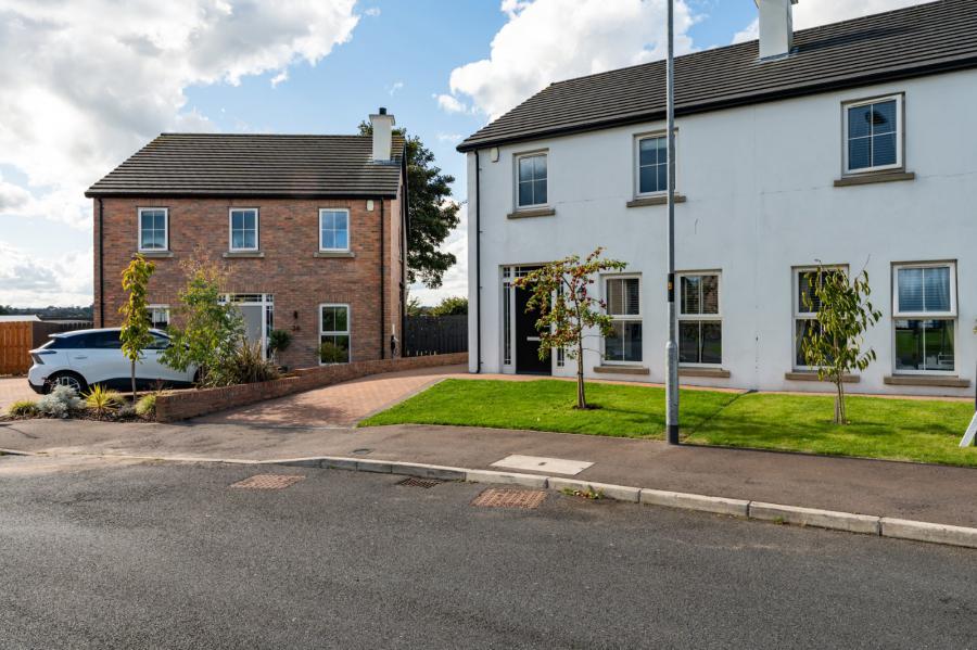 38 Ballyhenry Manor