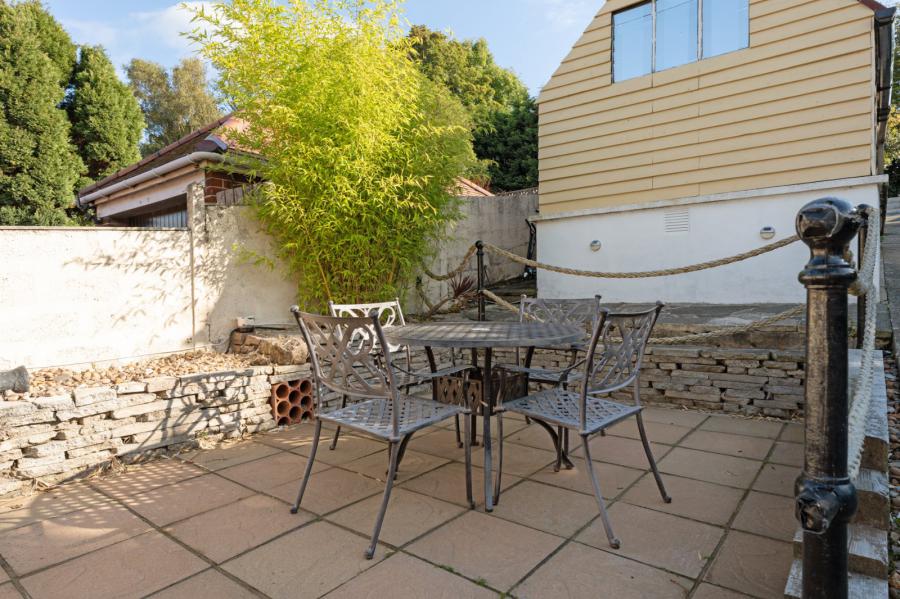 25 Crawfordsburn Road