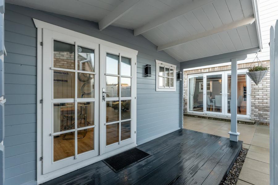 8 First Avenue, Rivenwood