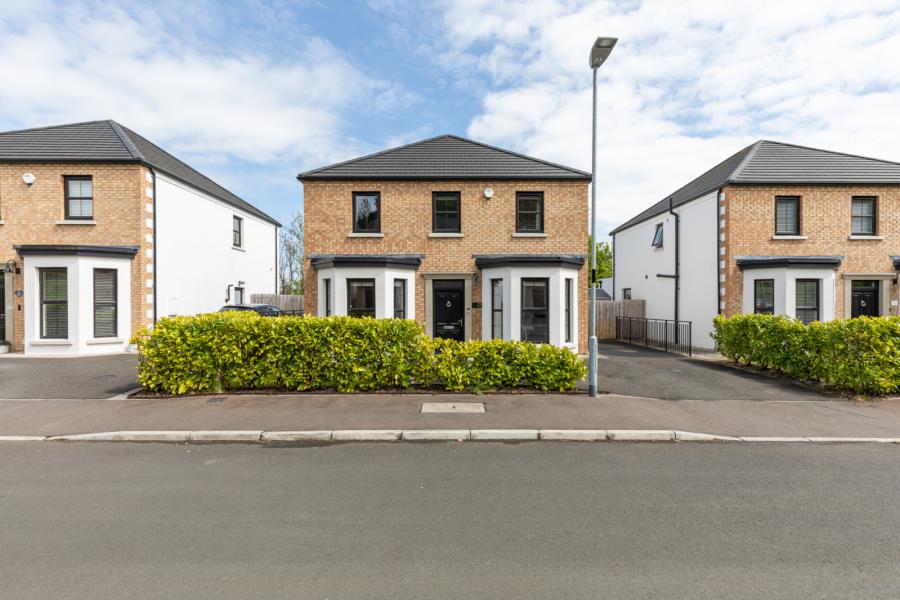 21 Scrabo Heights