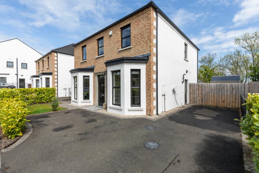 21 Scrabo Heights