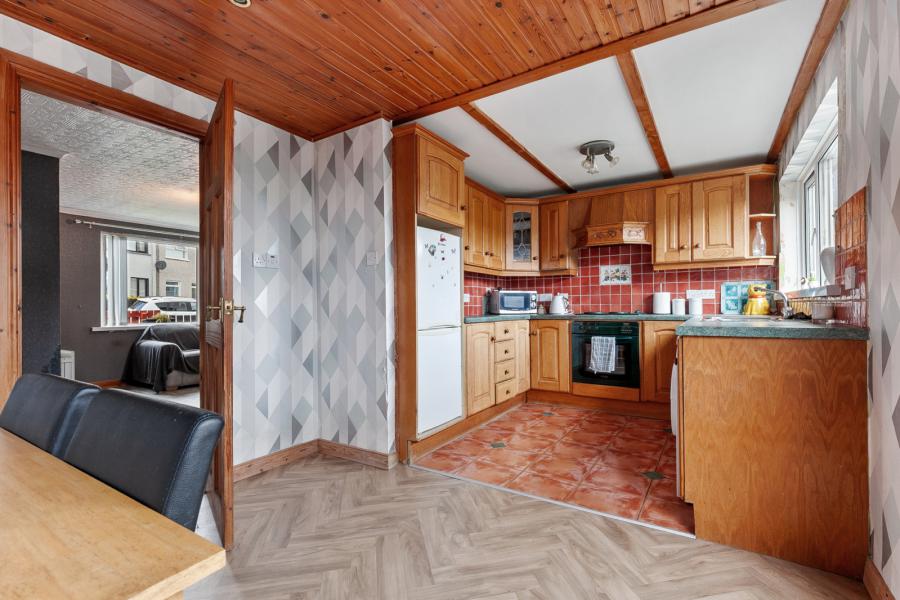 32 Churchill Avenue