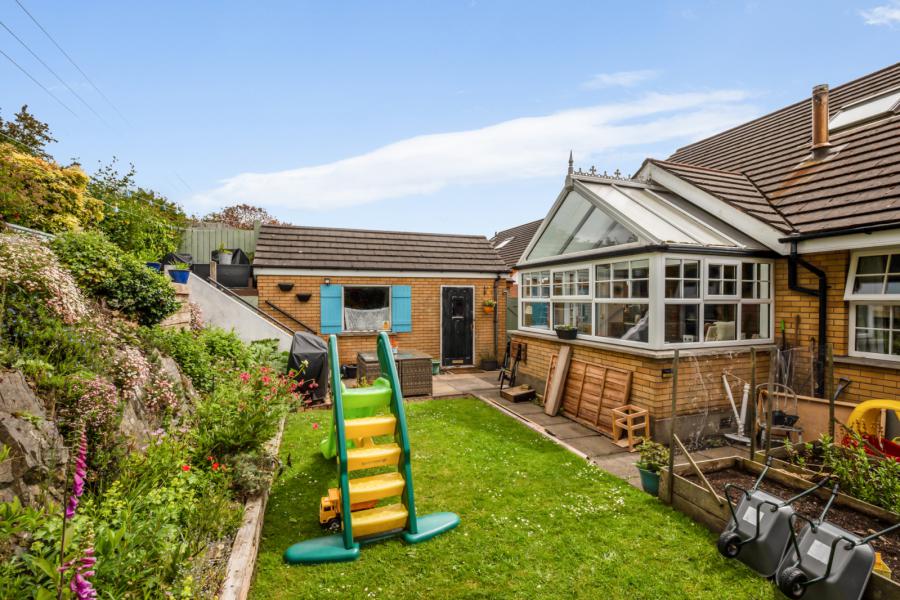 25 Falcon Avenue