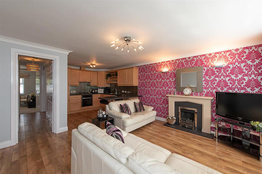 1a Hillsborough Court