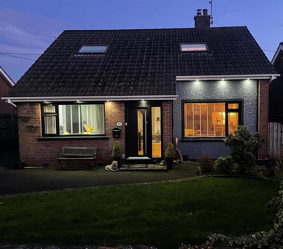 25 Knockbracken Crescent