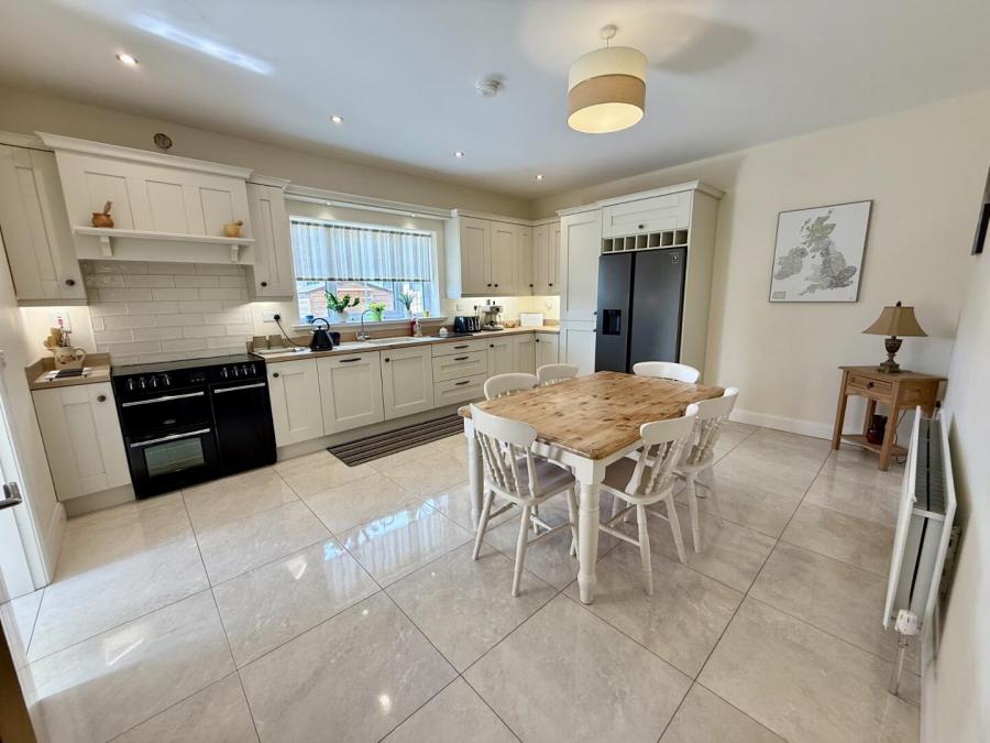 12 Crewroe Avenue