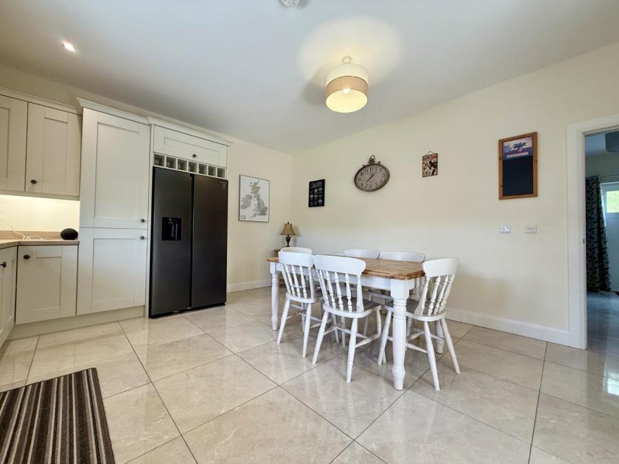 12 Crewroe Avenue