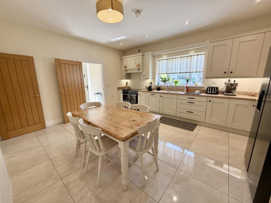 12 Crewroe Avenue