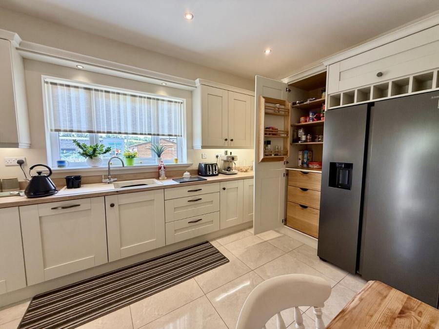 12 Crewroe Avenue
