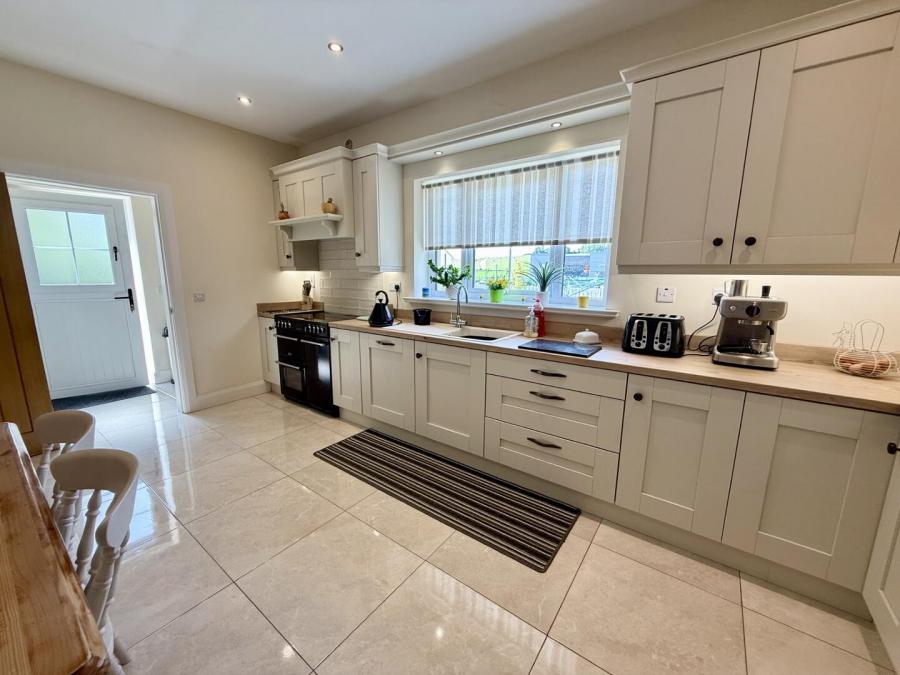 12 Crewroe Avenue