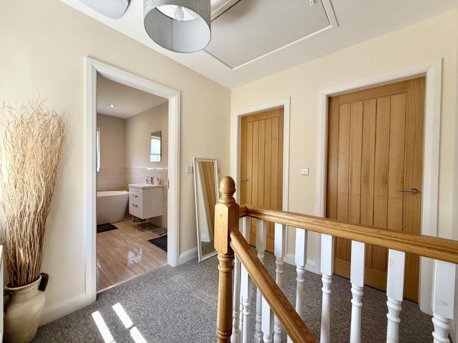 12 Crewroe Avenue