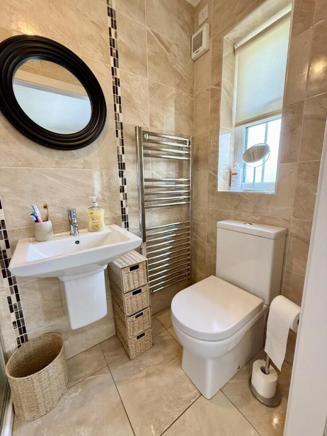12 Crewroe Avenue