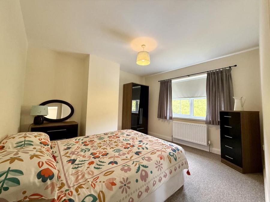 12 Crewroe Avenue