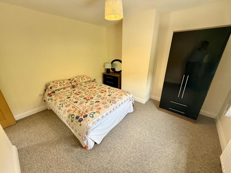 12 Crewroe Avenue