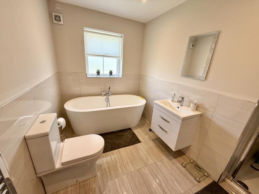 12 Crewroe Avenue